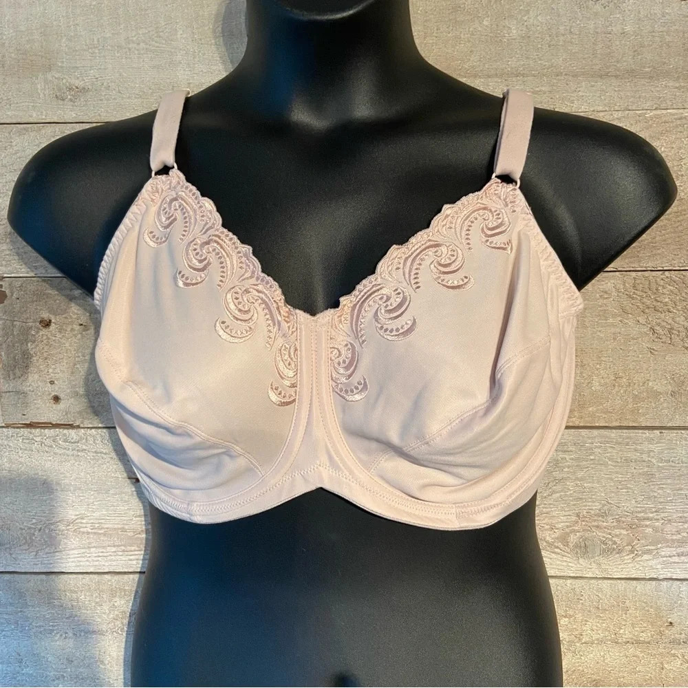 Lilyette‎ women’s  cream coloured bra in 44D